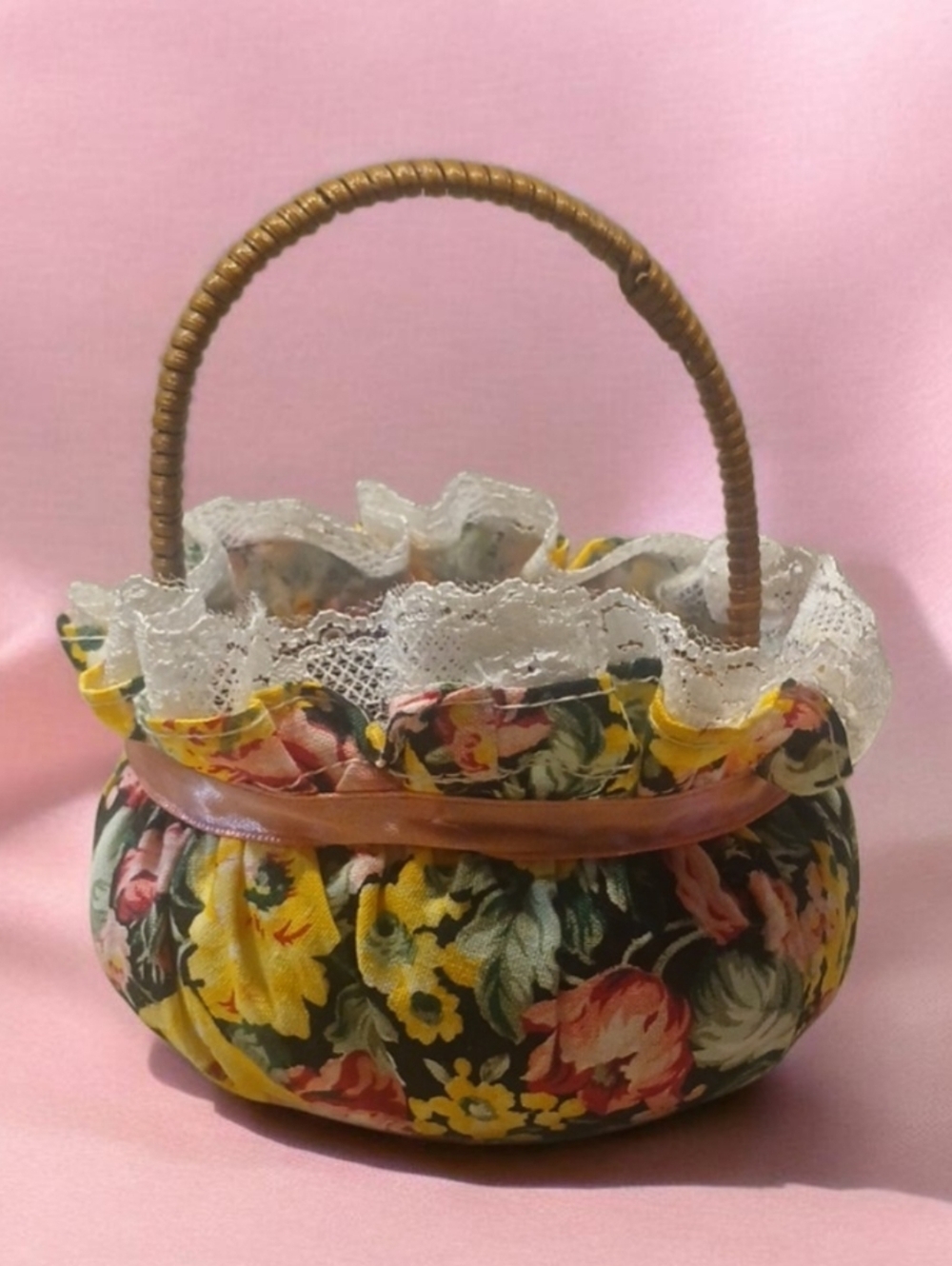 ⚕️Avon Victorian Rose Garden Basket | With Box & Scented Petals - Picture 2 of 6